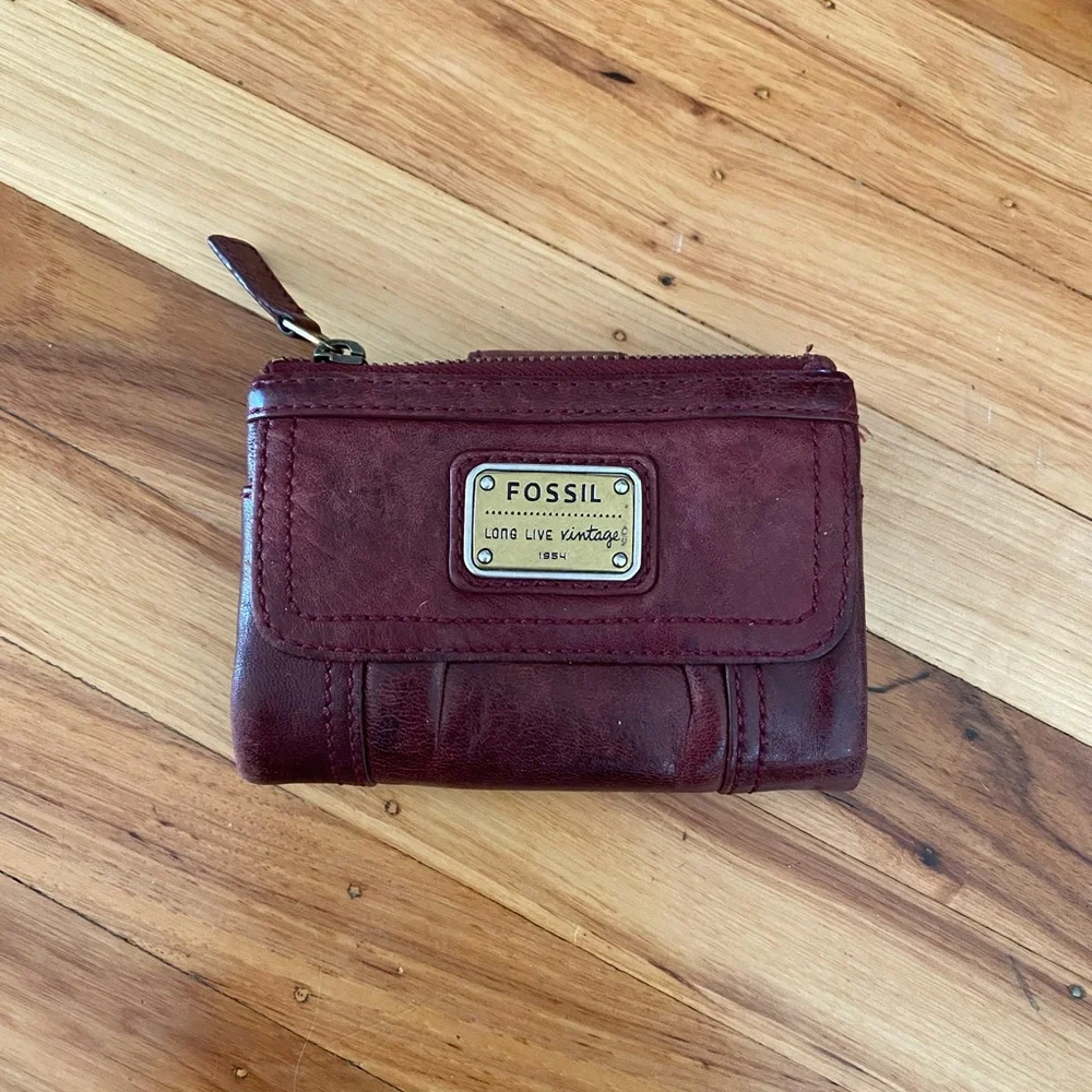 Fossil Deep Burgundy Leather Compact Wallet with Plaque